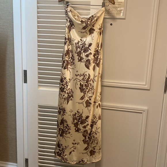 REFORMATION
Joana strapless floral-print silk-charmeuse midi dress - Picture 3 of 5